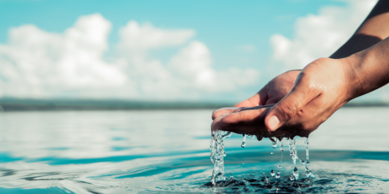 Felipe Schroeder dos Anjos destaca como o saneamento básico é peça-chave para o crescimento urbano sustentável e a saúde pública.