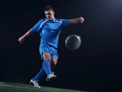 Márcio Velho da Silva convida à reflexão sobre onde mora a verdadeira emoção: no futebol raiz ou no futebol moderno.