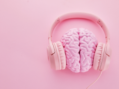 Gustavo Luíz Guilherme Pinto explica como a música ativa áreas do cérebro capazes de promover equilíbrio emocional e bem-estar.