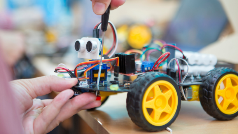 Descubra, com Sérgio Bento De Araújo, a união de ciência e diversão em concursos de robótica que transformam carreiras.