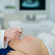 Dra. Thaline Neves Coutinho explica como a ultrassonografia contrastada está transformando o diagnóstico médico com precisão e segurança.