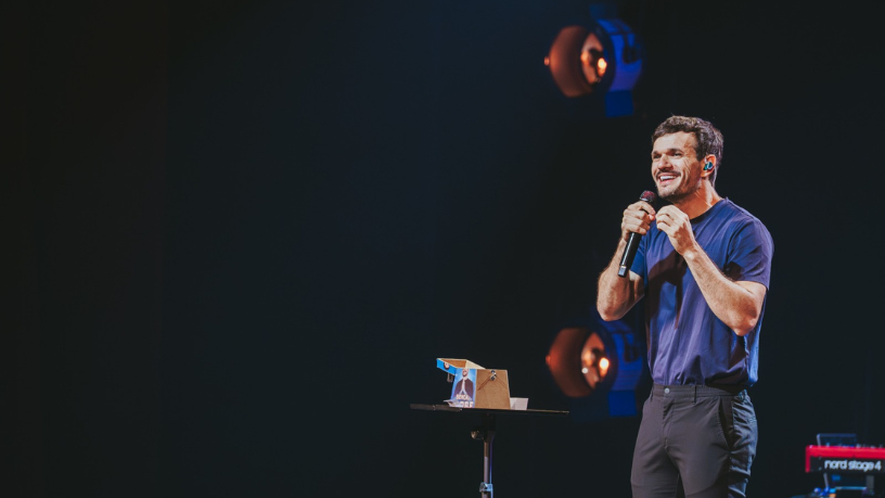 Non Stop estreia “Pecado É Não Rir”, onde Padre Patrick transforma a confissão em comédia.