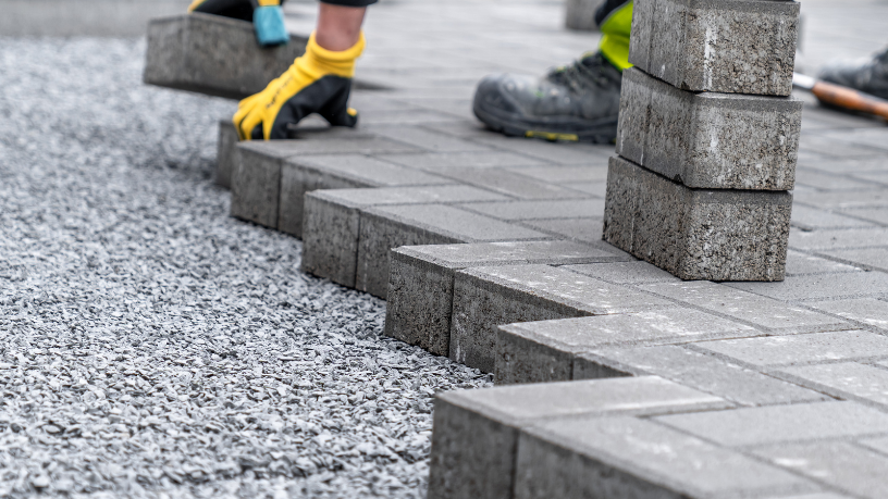 Sub-base adequada garante durabilidade e desempenho dos pisos intertravados em tráfego leve e moderado, explica Valderci Malagosini Machado.