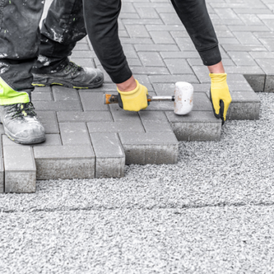 A escolha correta da sub-base é determinante para ampliar a vida útil de pisos intertravados em áreas de tráfego leve e moderado, enfatiza Valderci Malagosini Machado.