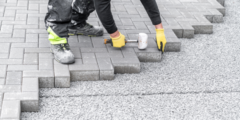 A escolha correta da sub-base é determinante para ampliar a vida útil de pisos intertravados em áreas de tráfego leve e moderado, enfatiza Valderci Malagosini Machado.