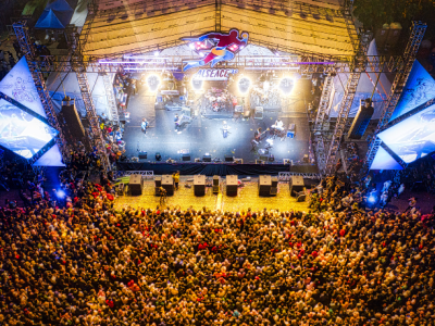 Gusttavo Lima reúne multidão histórica em Matinhos e transforma o litoral do Paraná em palco nacional