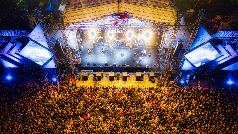 Gusttavo Lima reúne multidão histórica em Matinhos e transforma o litoral do Paraná em palco nacional